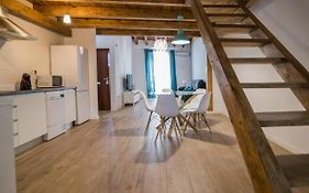 Cozy Duplex Apartment 1 Step To City Center Selfcheckin!